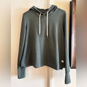 Heather Green Vuori long sleeve tshirt with hood